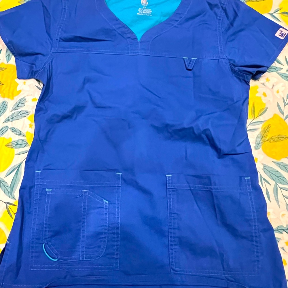 Scrub top